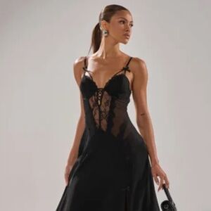 AKIRA LEILA MAXI DRESS Size M